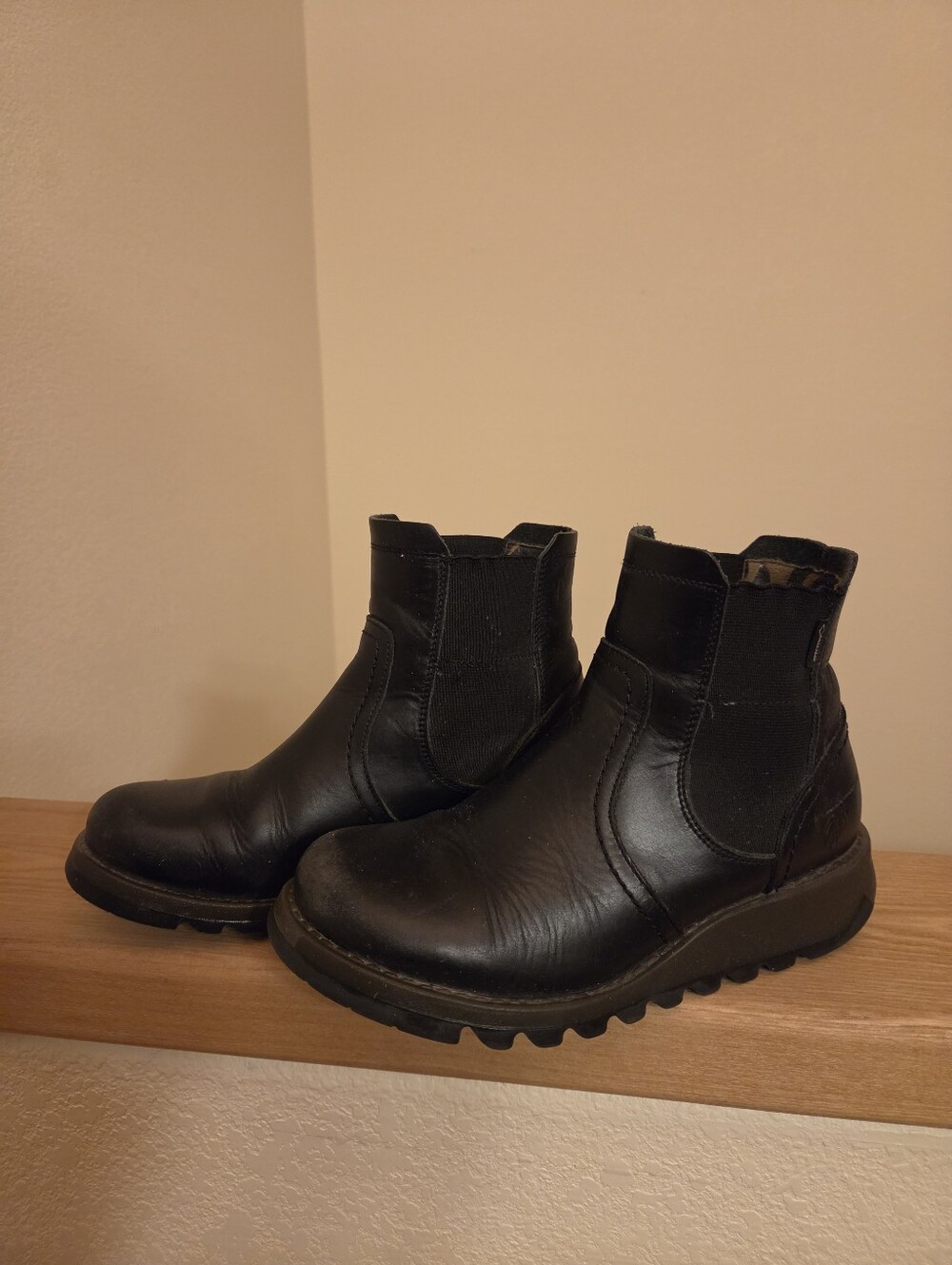 Fly London Salv Chelsea Boots